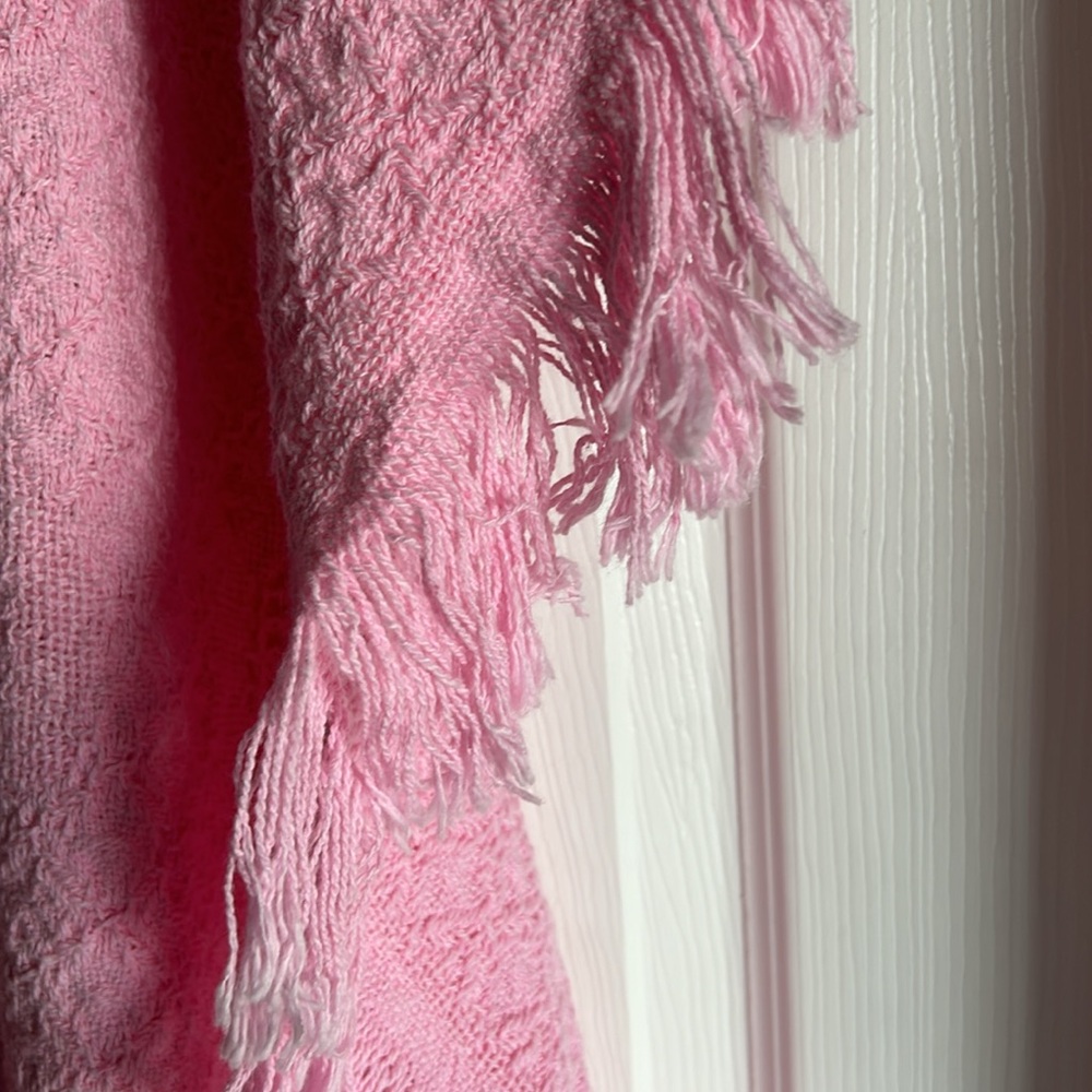 Pink throw - Picture 2 of 4